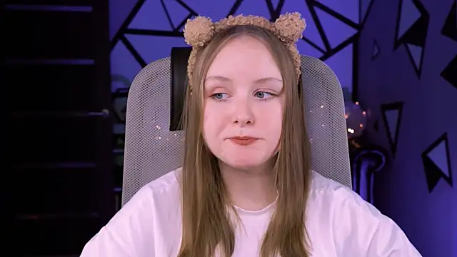 Snapshot of VivienLeeigh chatting on February 13, 4:17 pm VivienLeeigh online show from February 13, 4:17 pm