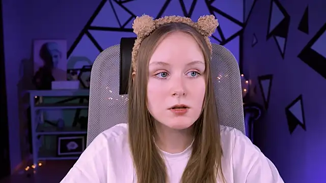 Snapshot of VivienLeeigh chatting on February 13, 7:21 pm VivienLeeigh online show from February 13, 7:21 pm