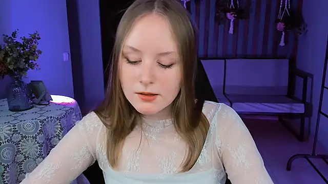 Snapshot of VivienLeeigh chatting on February 15, 9:05 am VivienLeeigh online show from February 15, 9:05 am