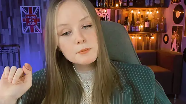 Snapshot of VivienLeeigh chatting on February 20, 7:30 pm VivienLeeigh online show from February 20, 7:30 pm