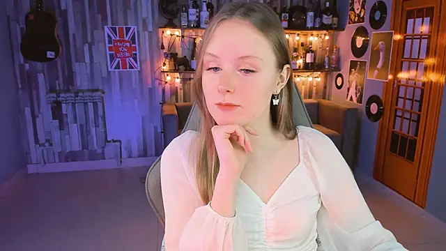 Snapshot of VivienLeeigh chatting on March 18, 10:37 pm VivienLeeigh online show from March 18, 10:37 pm