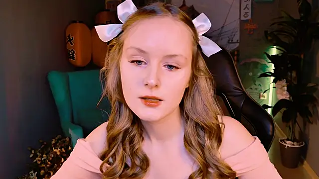 Snapshot of VivienLeeigh chatting on September 14, 9:08 am VivienLeeigh online show from September 14, 9:08 am