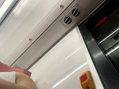 Snapshot of TaiwanSlutBitch chatting on December 5, 3:39 pm TaiwanSlutBitch online show from December 5, 3:39 pm