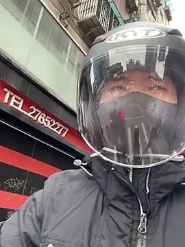 Snapshot of TaiwanSlutBitch chatting on February 9, 7:27 am TaiwanSlutBitch online show from February 9, 7:27 am