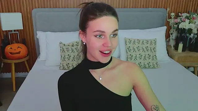 RihannaRose online show from October 26, 5:08 pm