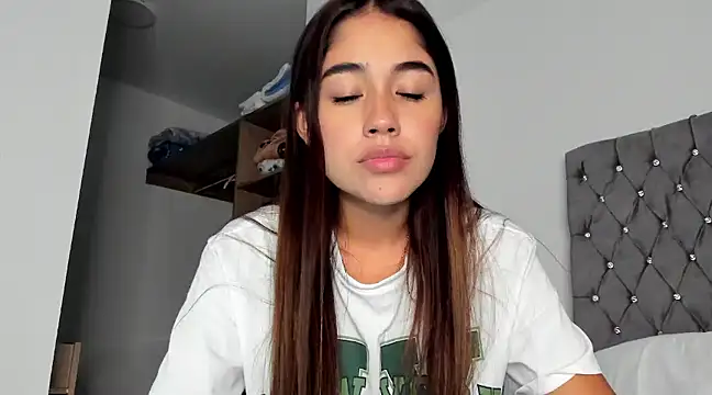 AriaMontgomery online show from December 12, 3:32 am