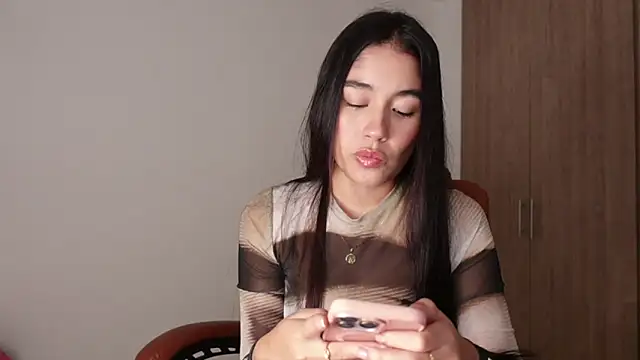 AriaMontgomery online show from November 17, 1:33 am