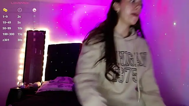 holy juli online show from February 11, 7:33 am