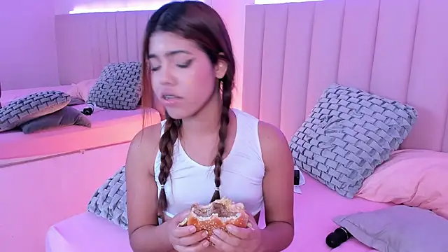 KellyOlsenbe online show from February 2, 1:55 am