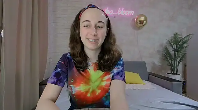 Snapshot of Anika_bloom chatting on February 17, 7:26 am Anika bloom online show from February 17, 7:26 am