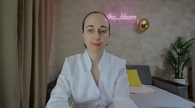 Snapshot of Anika_bloom chatting on February 17, 10:58 pm Anika bloom online show from February 17, 10:58 pm