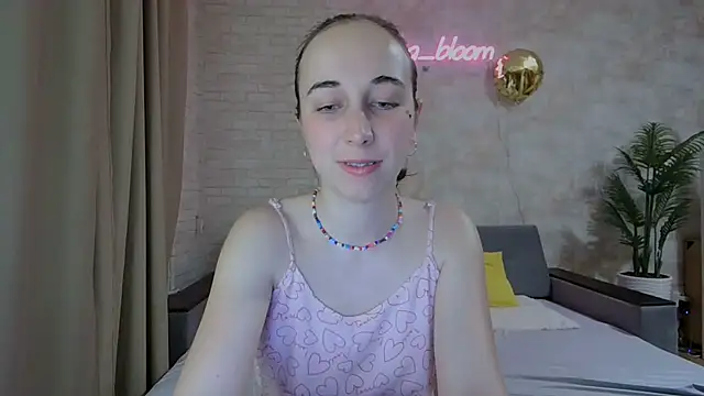 Snapshot of Anika_bloom chatting on February 20, 7:52 pm Anika bloom online show from February 20, 7:52 pm