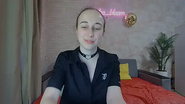 Snapshot of Anika_bloom chatting on February 24, 5:11 am Anika bloom online show from February 24, 5:11 am