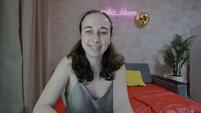 Snapshot of Anika_bloom chatting on February 28, 12:10 am Anika bloom online show from February 28, 12:10 am