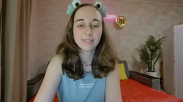 Snapshot of Anika_bloom chatting on March 2, 5:33 am Anika bloom online show from March 2, 5:33 am