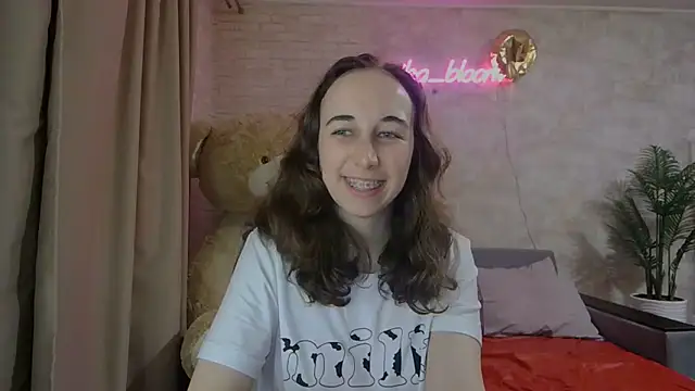 Snapshot of Anika_bloom chatting on March 6, 11:42 pm Anika bloom online show from March 6, 11:42 pm