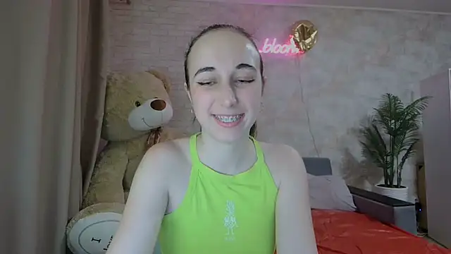 Snapshot of Anika_bloom chatting on March 9, 11:56 pm Anika bloom online show from March 9, 11:56 pm