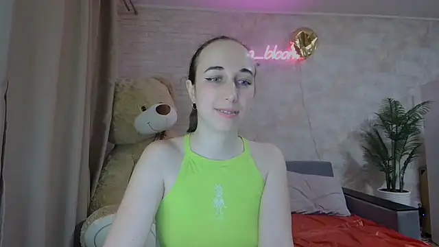 Snapshot of Anika_bloom chatting on March 10, 3:01 am Anika bloom online show from March 10, 3:01 am