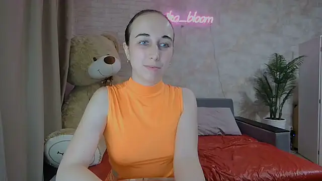 Snapshot of Anika_bloom chatting on March 10, 11:38 pm Anika bloom online show from March 10, 11:38 pm