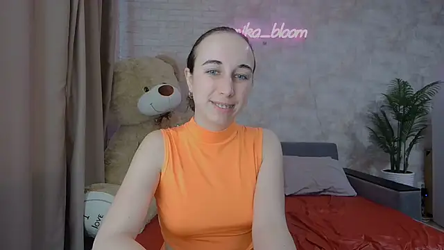 Snapshot of Anika_bloom chatting on March 11, 7:04 am Anika bloom online show from March 11, 7:04 am