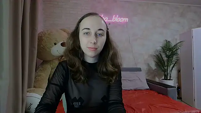 Snapshot of Anika_bloom chatting on March 14, 9:32 pm Anika bloom online show from March 14, 9:32 pm