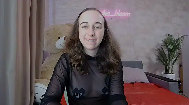 Snapshot of Anika_bloom chatting on March 15, 6:58 am Anika bloom online show from March 15, 6:58 am