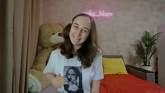 Snapshot of Anika_bloom chatting on March 18, 11:09 pm Anika bloom online show from March 18, 11:09 pm