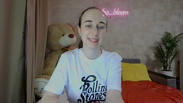 Snapshot of Anika_bloom chatting on March 21, 4:49 am Anika bloom online show from March 21, 4:49 am