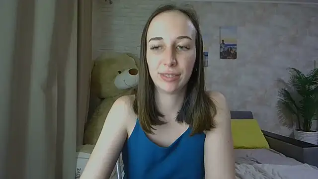 Snapshot of Anika_bloom chatting on October 28, 9:57 am Anika bloom online show from October 28, 9:57 am