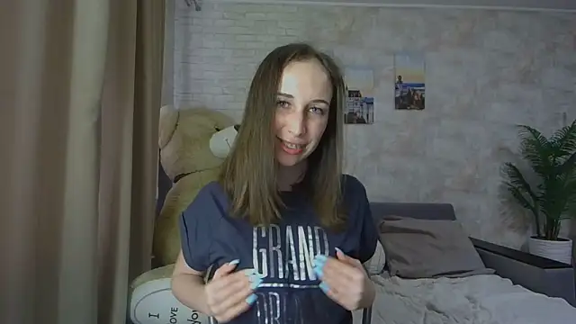 Snapshot of Anika_bloom chatting on October 29, 11:01 am Anika bloom online show from October 29, 11:01 am