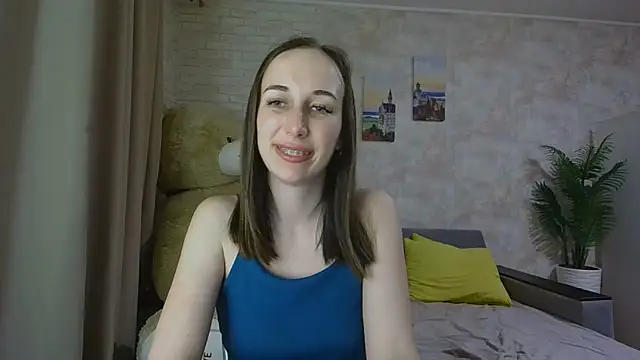 Snapshot of Anika_bloom chatting on December 1, 1:10 am Anika bloom online show from December 1, 1:10 am