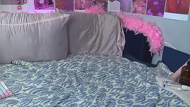 MiraMilf online show from December 9, 8:33 am