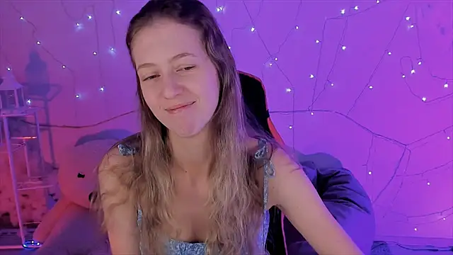 Snapshot of Sharon_Evansi chatting on December 10, 8:51 am Sharon Evansi online show from December 10, 8:51 am