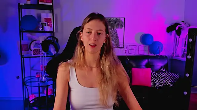 Snapshot of Sharon_Evansi chatting on December 19, 8:45 am Sharon Evansi online show from December 19, 8:45 am