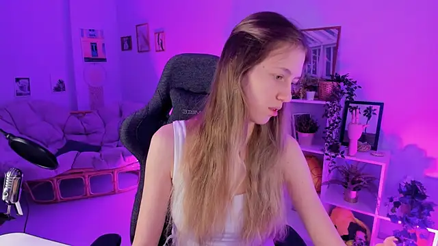 Snapshot of Sharon_Evansi chatting on December 29, 11:29 am Sharon Evansi online show from December 29, 11:29 am