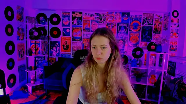 Snapshot of Sharon_Evansi chatting on December 30, 8:43 am Sharon Evansi online show from December 30, 8:43 am