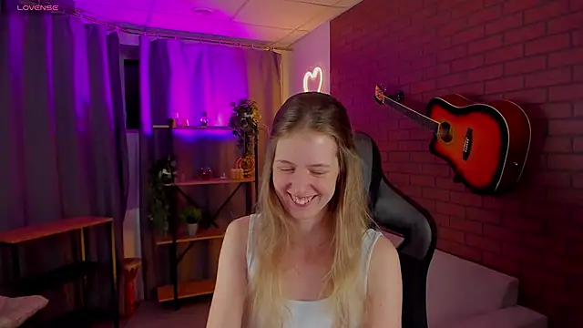 Snapshot of Sharon_Evansi chatting on January 3, 11:57 am Sharon Evansi online show from January 3, 11:57 am