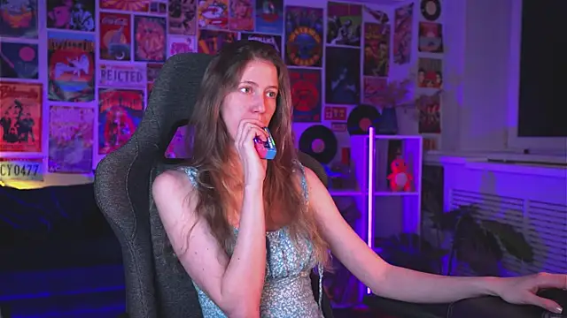 Snapshot of Sharon_Evansi chatting on February 5, 12:38 pm Sharon Evansi online show from February 5, 12:38 pm