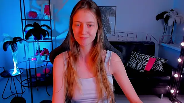 Snapshot of Sharon_Evansi chatting on February 12, 12:55 pm Sharon Evansi online show from February 12, 12:55 pm