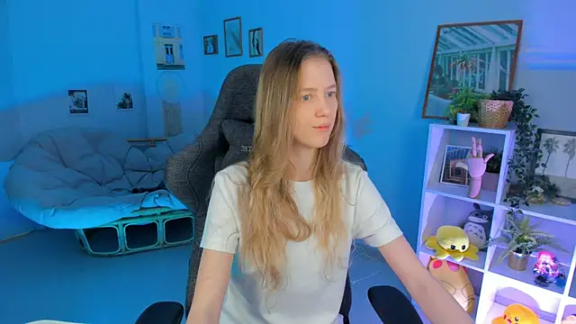 Snapshot of Sharon_Evansi chatting on March 9, 6:21 pm Sharon Evansi online show from March 9, 6:21 pm