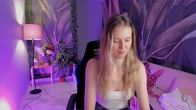 Snapshot of Sharon_Evansi chatting on December 13, 7:53 pm Sharon Evansi online show from December 13, 7:53 pm