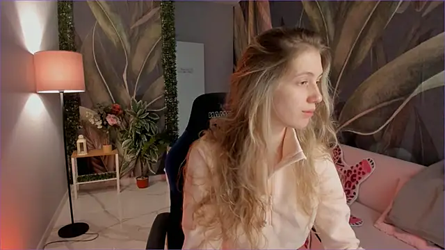 Snapshot of Sharon_Evansi chatting on December 14, 11:48 am Sharon Evansi online show from December 14, 11:48 am