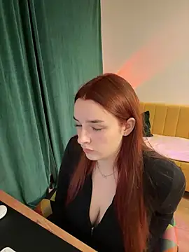 Snapshot of CookyDaisy chatting on December 8, 4:39 pm CookyDaisy online show from December 8, 4:39 pm