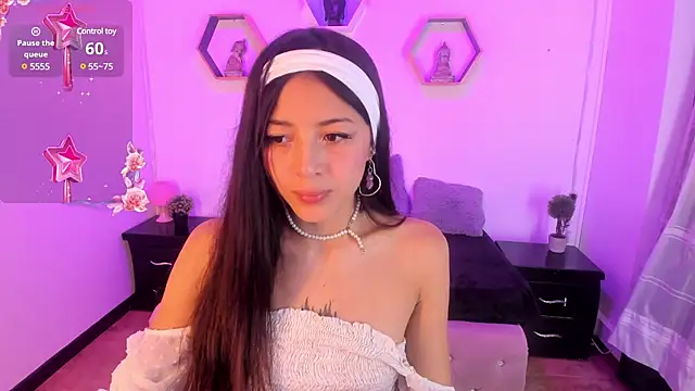 Snapshot of Meelanny_ds chatting on December 4, 4:43 am Meelanny ds online show from December 4, 4:43 am