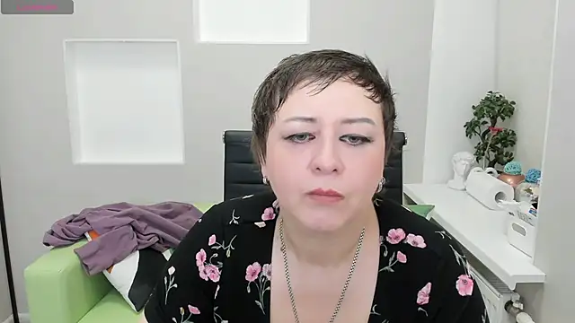 Snapshot of Dolorys chatting on December 8, 5:29 am Dolorys online show from December 8, 5:29 am