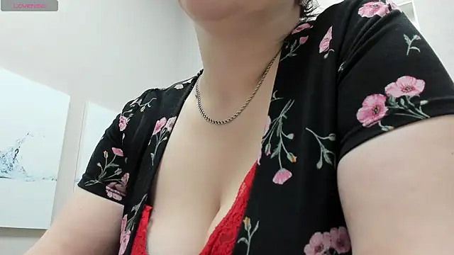 Snapshot of Dolorys chatting on December 15, 5:45 am Dolorys online show from December 15, 5:45 am