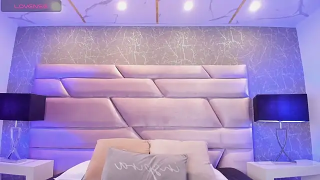 ChloeTayylor  online show from February 14, 8:48 pm