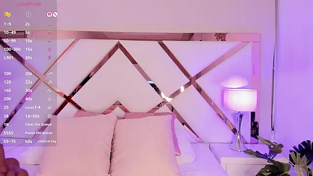 ChloeTayylor  online show from November 6, 8:21 pm