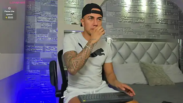 Aron Bolt online show from January 21, 1:43 pm