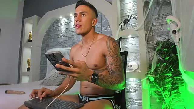 Aron Bolt online show from October 25, 11:43 pm